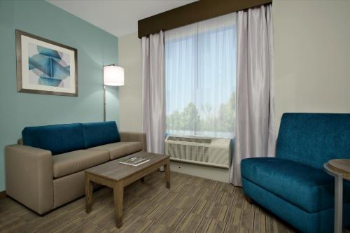 Holiday Inn Express & Suites - Lake Charles South Casino Area, an IHG Hotel