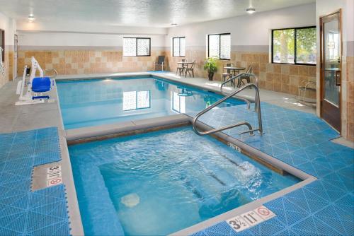 Holiday Inn Express Hotel & Suites Alamosa an IHG Hotel - main image