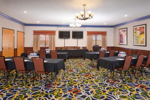 Holiday Inn Express Hotel & Suites Alamosa an IHG Hotel - image 9