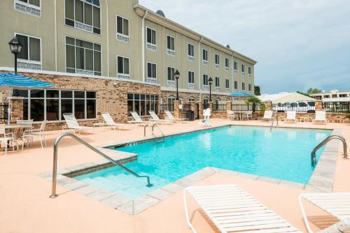 泳池, Holiday Inn Express Hotel & Suites New Iberia - Avery Island By IHG in 新伊比利亞