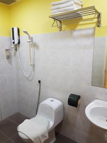 Bathroom, New City Hotel in Kajang