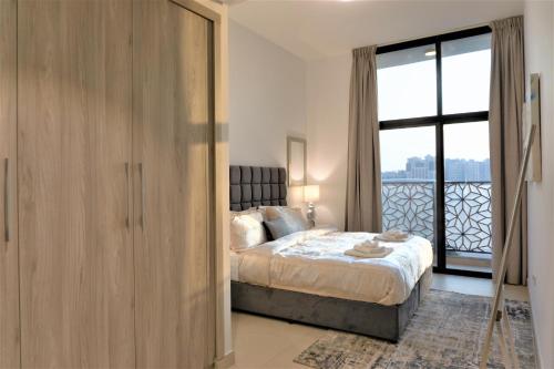 Beautiful Stay At Iris Amber Waterfront Dubai - image 4