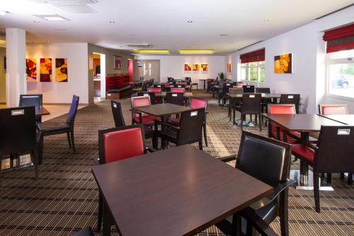 Restaurant, Holiday Inn Express East Midlands Airport By IHG in Castle Donington