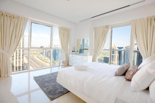 Stunning & Luxurious 4BR Penthouse in Dubai Marina - image 2