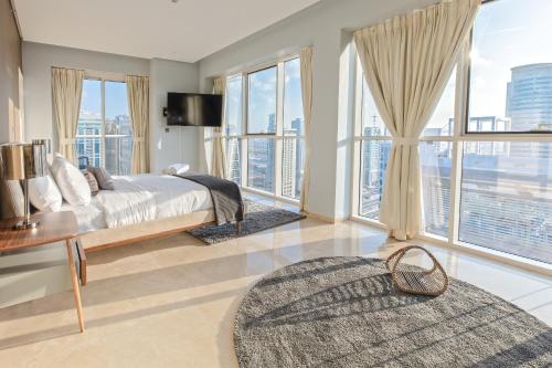 Stunning & Luxurious 4BR Penthouse in Dubai Marina - image 6