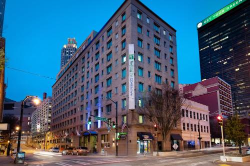 Holiday Inn Express & Suites - Atlanta Downtown, an IHG Hotel