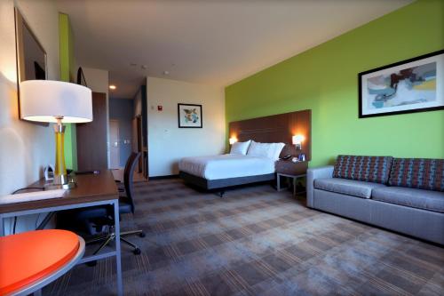 Holiday Inn Express & Suites - Dripping Springs - Austin Area, an IHG Hotel