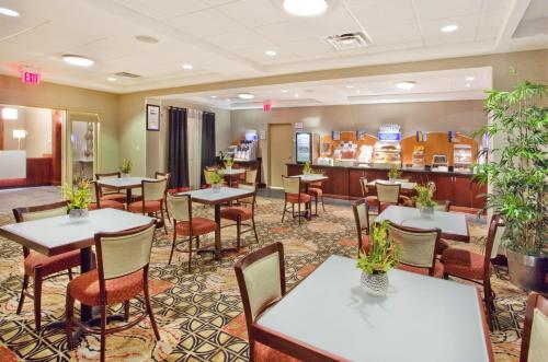 Holiday Inn Express Hotel & Suites Atlanta-Cumming an IHG Hotel - image 7