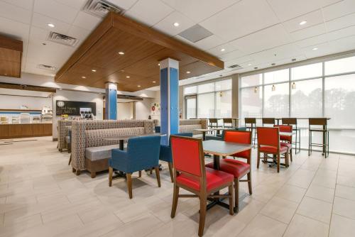 مطعم, Holiday Inn Express & Suites - Carrollton West By IHG in كارولتون