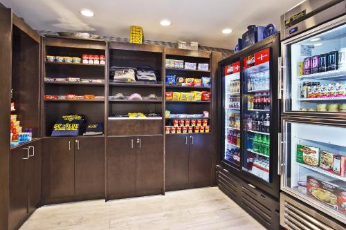 Holiday Inn Express & Suites Ann Arbor West - Zeeb Rd By IHG - 편의 시설/서비스