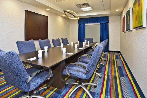 Holiday Inn Express & Suites Ann Arbor West - Zeeb Rd By IHG - 회의실/연회장