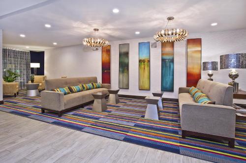 Holiday Inn Express & Suites Ann Arbor West - Zeeb Rd By IHG - 숙소 외관