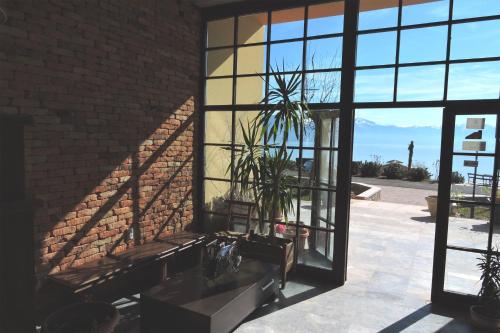 Előcsarnok, Lakeview Hotel and Resort in Peshtani