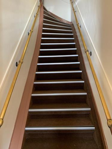 バジェット ダム ホテル