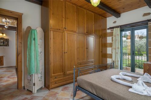Athina Traditional Villa - image 4