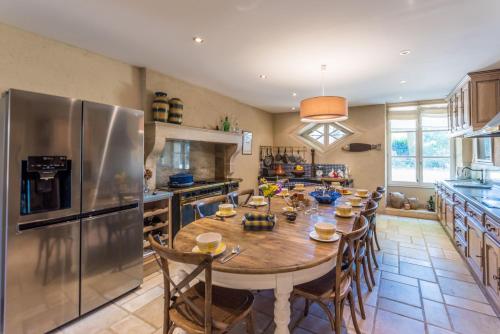 Iekārtas, Château l'Hubertière (Chateau l'Hubertiere) in Bouresse