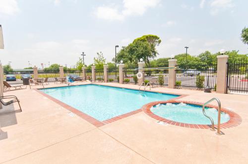 Holiday Inn Express & Suites San Antonio SE by AT&T Center an IHG Hotel - main image