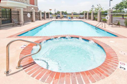 Holiday Inn Express & Suites San Antonio SE by AT&T Center an IHG Hotel - image 16