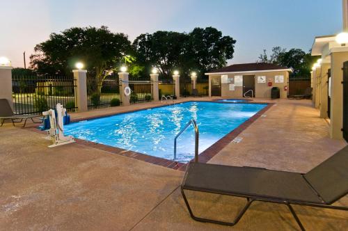 Holiday Inn Express & Suites San Antonio SE by AT&T Center an IHG Hotel - image 21