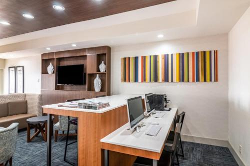 Holiday Inn Express & Suites Camarillo an IHG Hotel - image 10