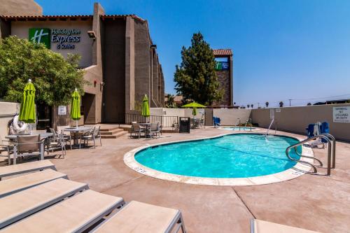Swimming pool, Holiday Inn Express Camarillo in Camarillo (CA)