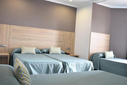 Ramblas Hotel - image 4