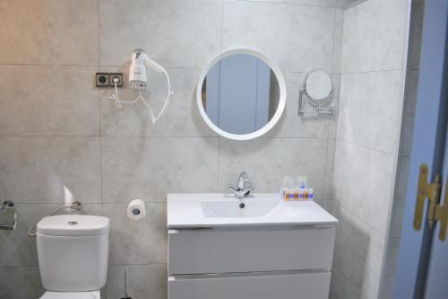 Ramblas Hotel - image 5
