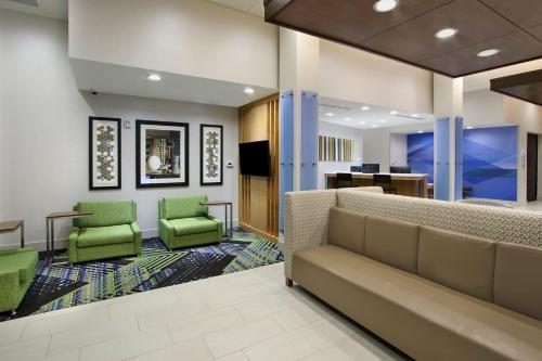 Holiday Inn Express & Suites - Frisco NW Toyota Stdm, an IHG Hotel