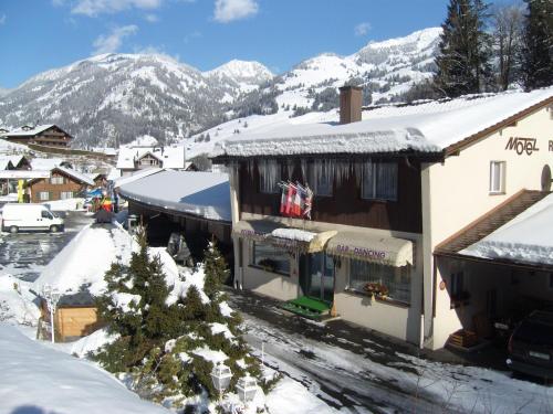 Vista Resort Hostel, Pension in Zweisimmen