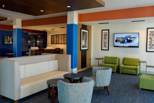 Holiday Inn Express & Suites McKinney - Frisco East, an IHG Hotel