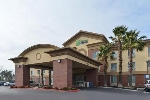 . Holiday Inn Express Woodland by IHG