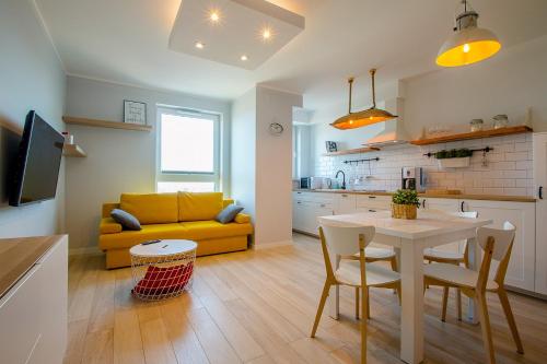 Apartment on the 17th floor with panorama - image 4