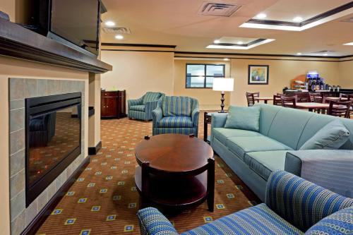 Holiday Inn Express Hotel & Suites Syracuse North Airport Area, an IHG Hotel