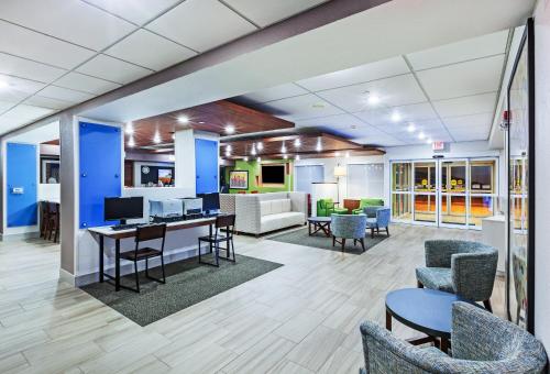 Holiday Inn Express Hotel & Suites Dallas Lewisville an IHG Hotel - image 12