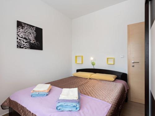 Simplistic Apartment in Neviđane with Balcony, Neviđane (photo 4)