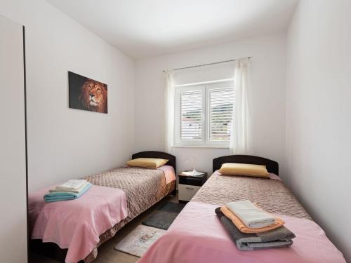 Simplistic Apartment in Neviđane with Balcony, Neviđane (photo 5)