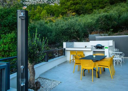 Villa Leona a luxury villa near Makarska heated pool - image 4
