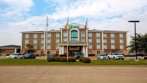 . Holiday Inn Express Hotel and Suites Corsicana I-45 by IHG