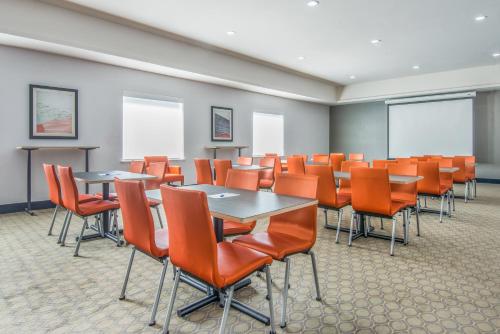 Holiday Inn Express & Suites Stillwater - University Area By IHG - 회의실/연회장