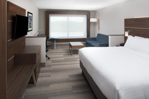 Holiday Inn Express & Suites Kingdom City, an IHG Hotel