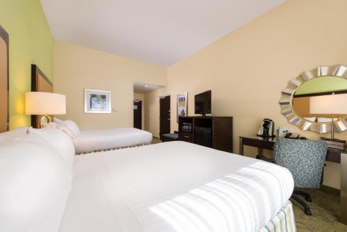 Holiday Inn Express and Suites Dickson City an IHG Hotel - image 6