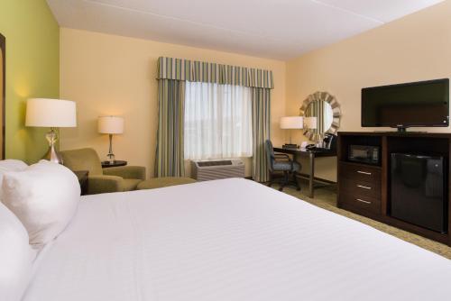 Holiday Inn Express and Suites Dickson City