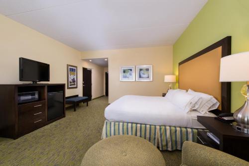 Holiday Inn Express and Suites Dickson City