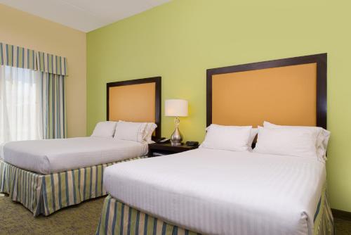 Holiday Inn Express and Suites Dickson City