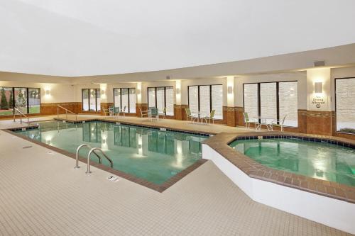 Holiday Inn Express and Suites Columbia University Area an IHG Hotel - image 8