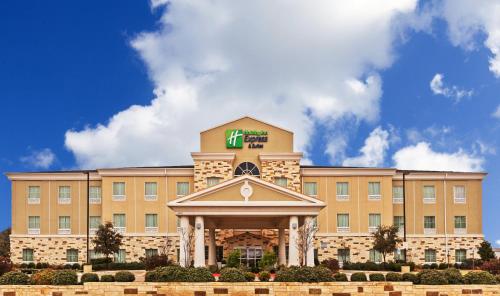 . Holiday Inn Express & Suites Brady by IHG