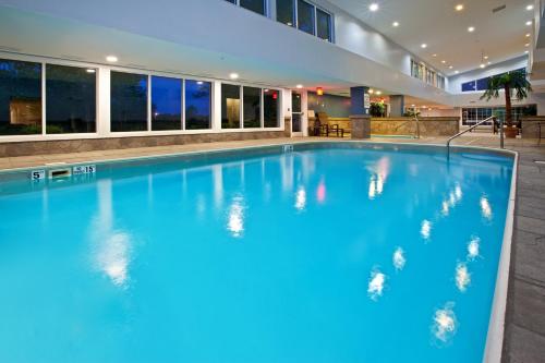 Holiday Inn Express Hotel & Suites Bedford