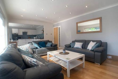 Beautiful Bright 3 Bedroom Apartment In Alum Chine, , Dorset