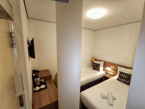 Hotel Hague Center Room Type - Standard Twin Room - no window