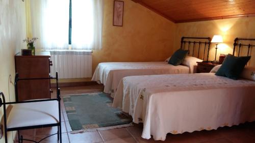 Twin Room image 3